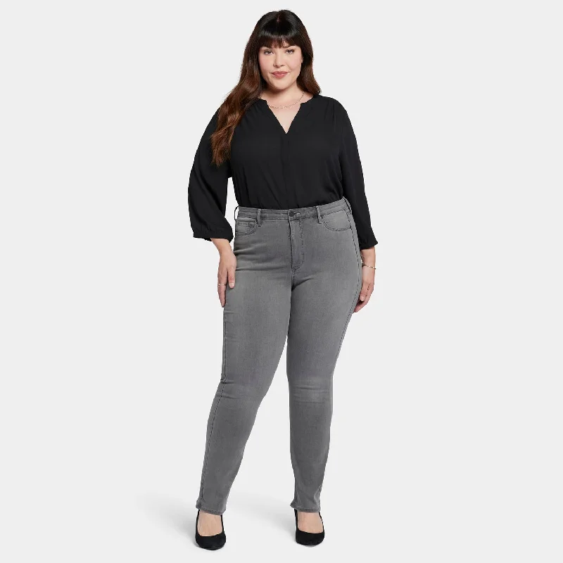 Billie Mini Bootcut Jeans In Plus Size - Parade